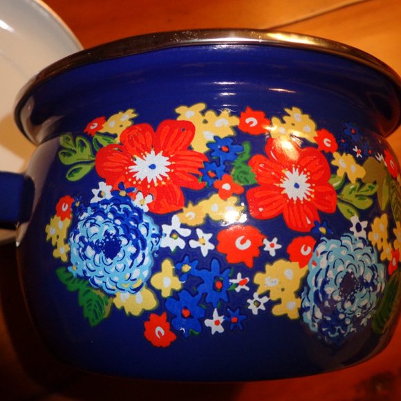 Miniature Enamel Handled Pot & Lid - Picture 2 of 8